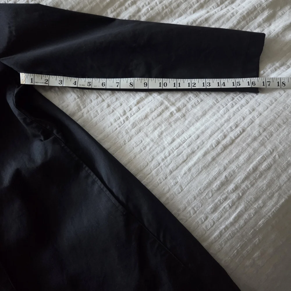 Like New Women's GAP Long Black Coat Jacket W/ Two Side Pockets Size XS